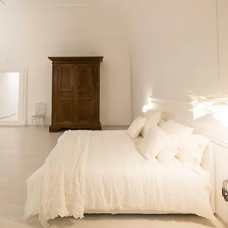 Palazzo Venusio לינה וארוחת בוקר 4*